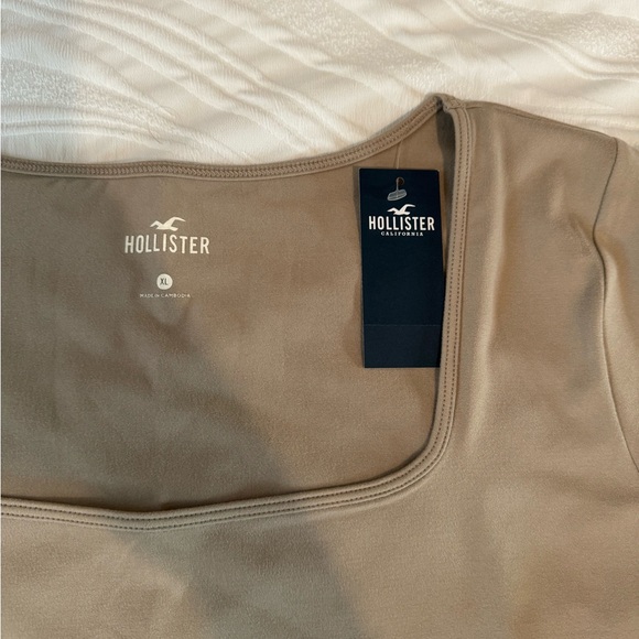 NWT Hollister Square Neck T-Shirt - Picture 3 of 7
